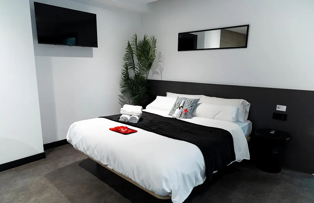 Mad Rooms-1