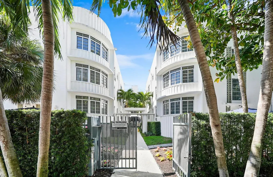 Lincoln Arms Suites-1