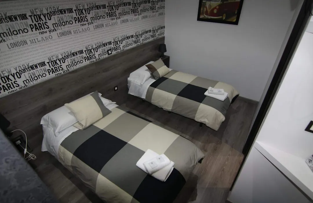 Hostal MH Fuencarral-1