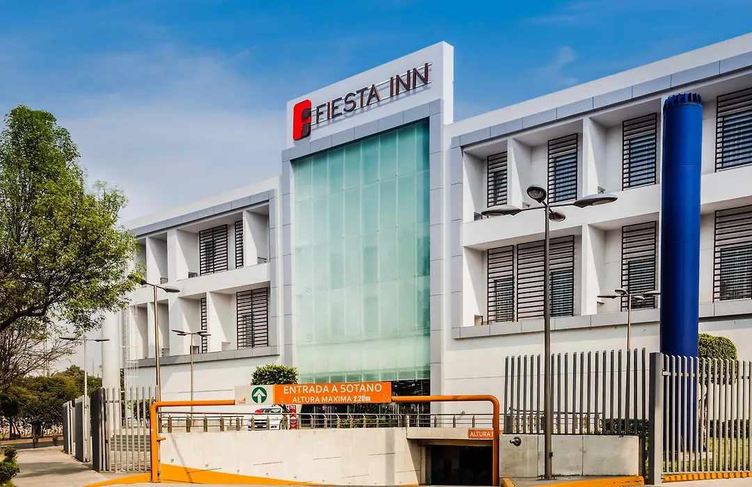 Fiesta Inn Plaza Central Aeropuerto-1