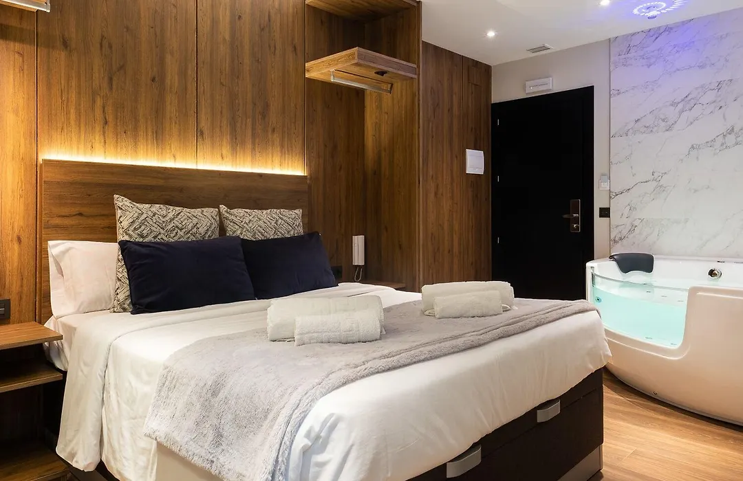 Daos Suites & Terrace Marbella-1