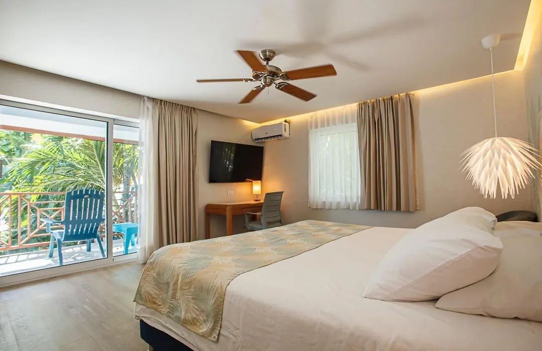 Hotel Cocoplum Beach-1