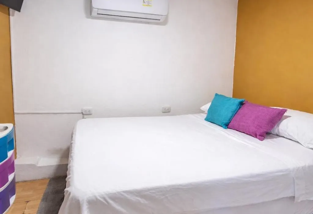 Seven Nights Hostel Cartagena-1
