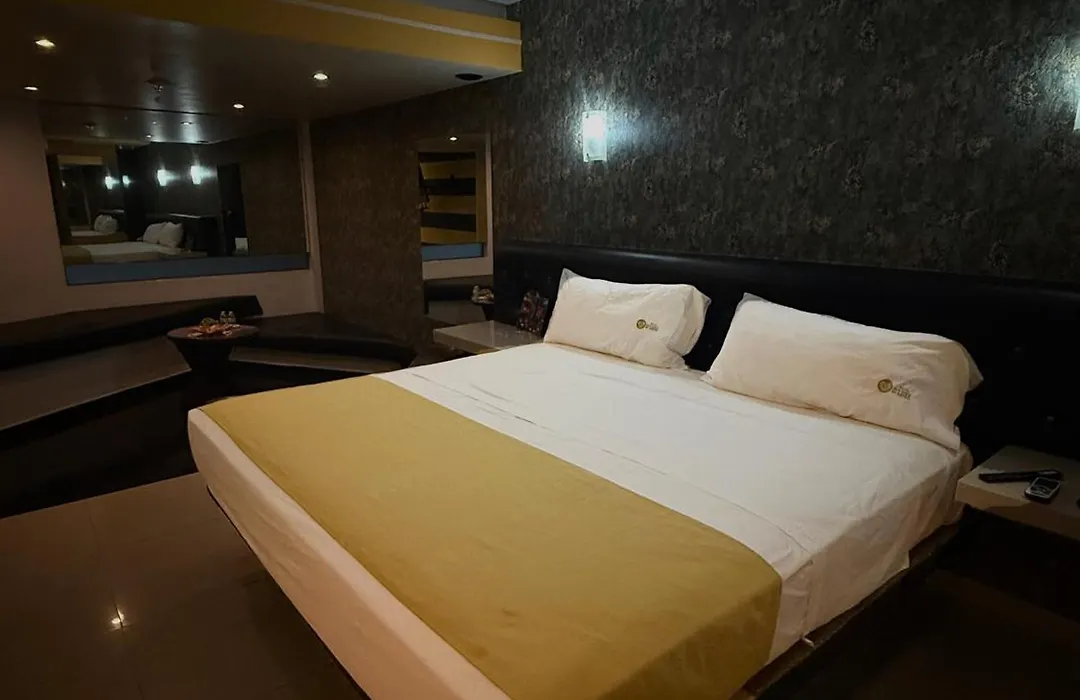 Dluxe Auto Hotel Adults Only-1