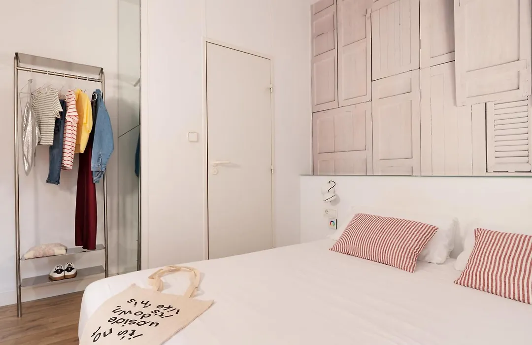 Chic&Basic Tallers Hostal-1