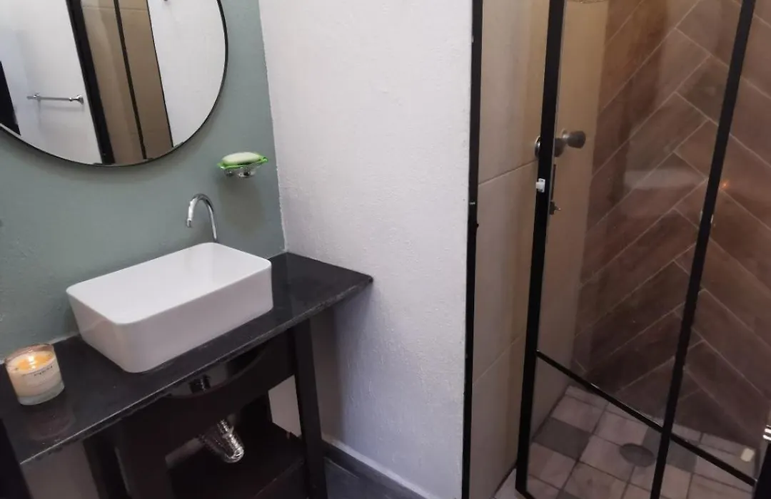 Hostal Urdaneta Gdl-1