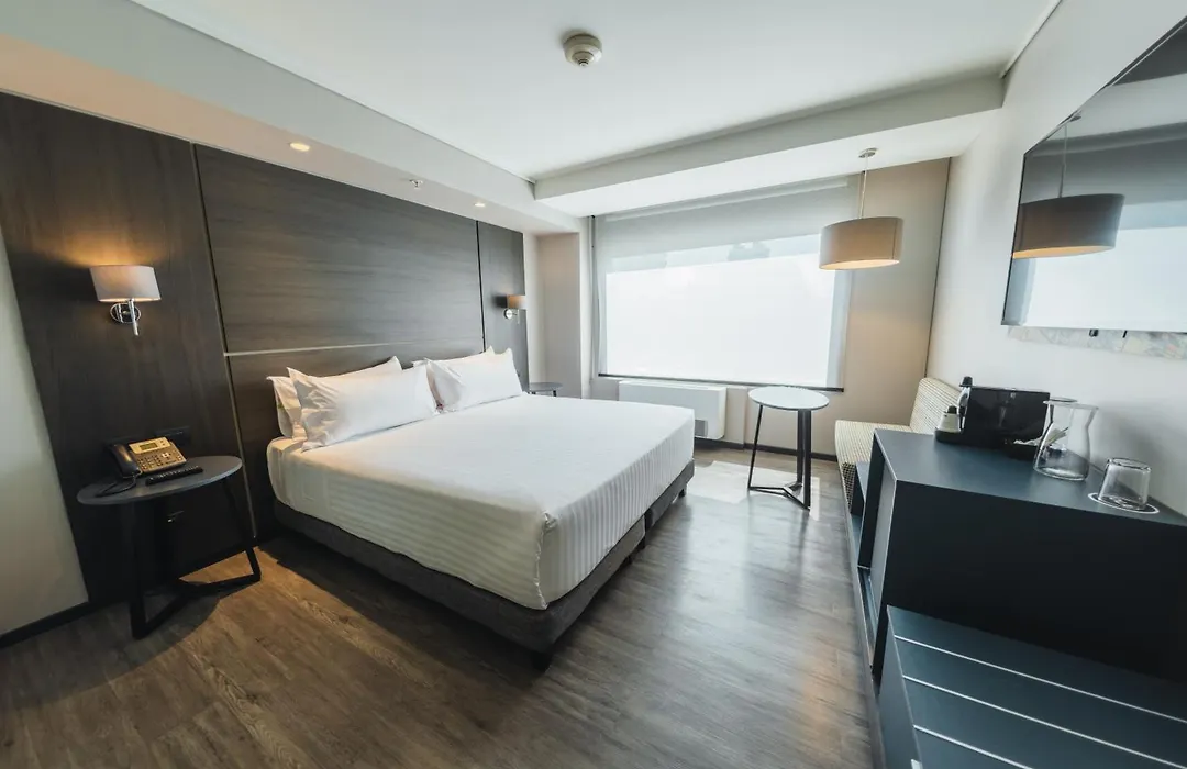 Ola Santiago Providencia, Tapestry Collection by Hilton-1
