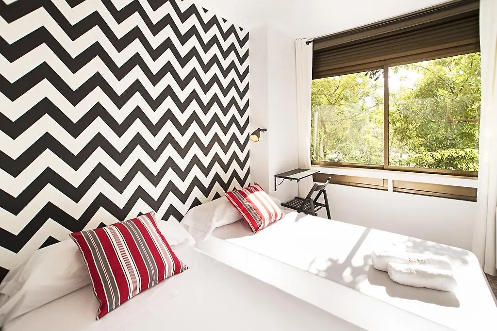 Gran Via Guesthouse-1