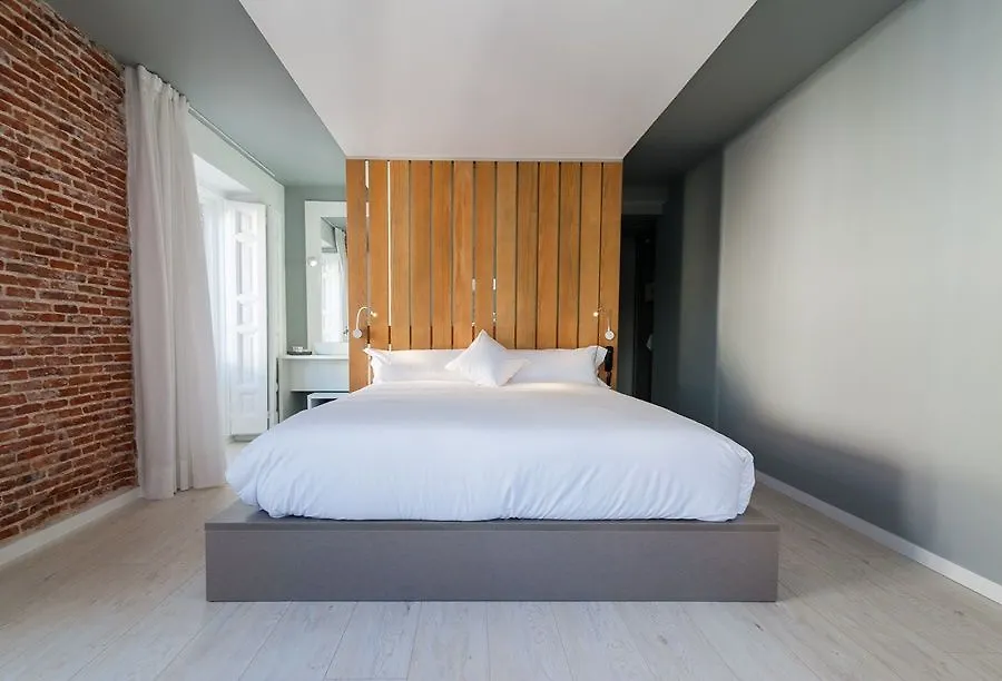 Nuria Hostal-1