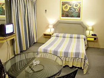 Hotel Embassy All Suites-1