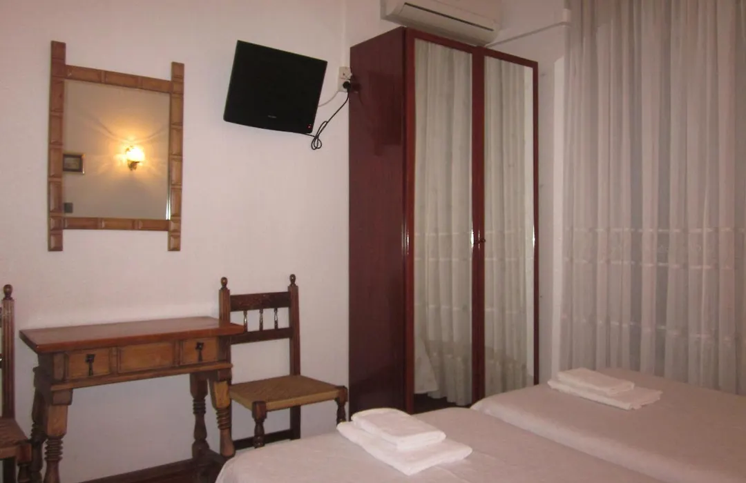 Hostal Esmeralda-1