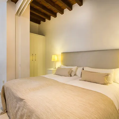 tuGuest Elvira Suites-2