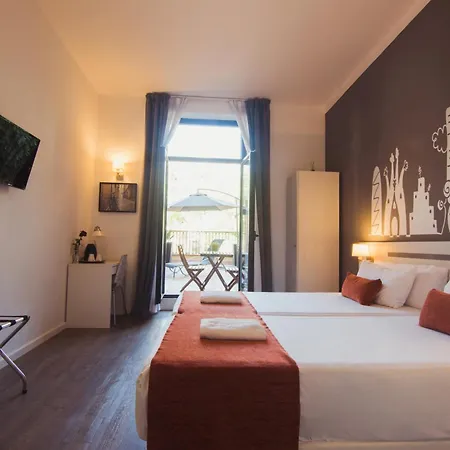 Hostal Live Barcelona-2
