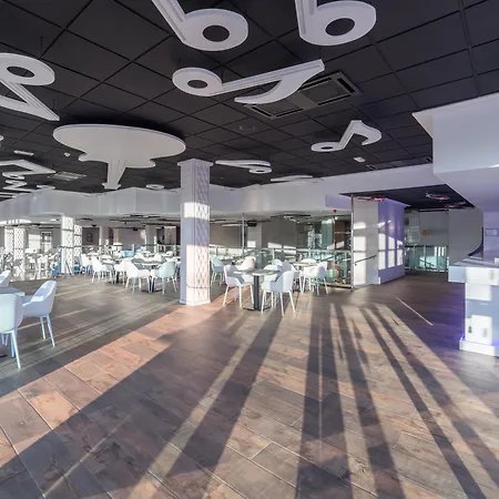 Sandos Benidorm Suites-3