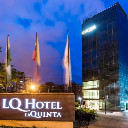 La Quinta by Wyndham Medellin-3