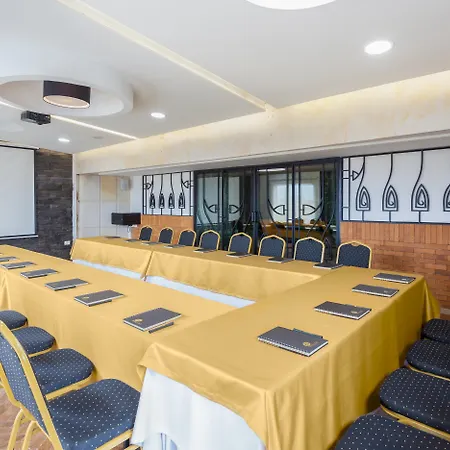 Hotel Embassy Park-3