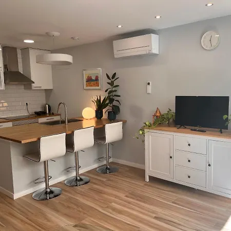 Modern Studio By The Airport-Ifema-3