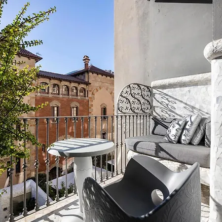 El Palauet Modernist Suites Barcelona-3