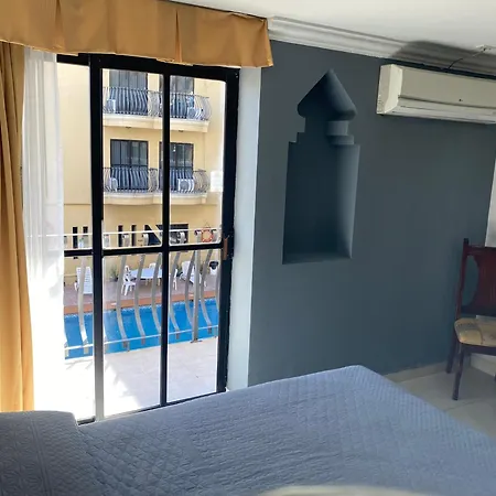 Grand Royal Tampico-2