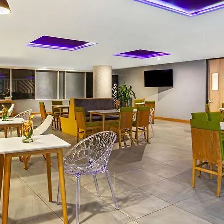 La Quinta by Wyndham Medellin-2