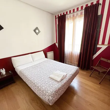 Hostal La Casa de La Plaza-2