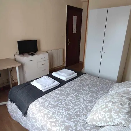 FlipHouse Rooms Pensión-3