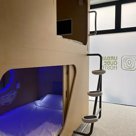 Urban Cube Hostel Sevilla-3
