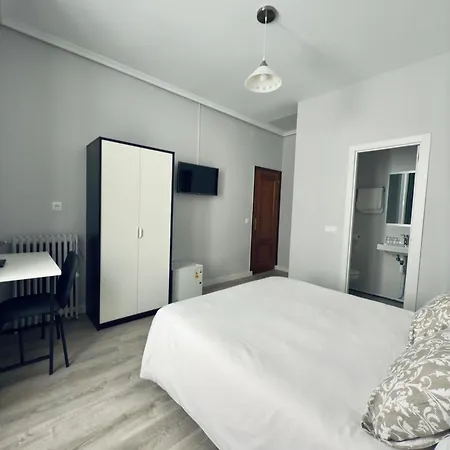 Hostal Conde De Alba-2