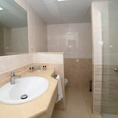 Hotel Apartamentos Pyr Fuengirola-3
