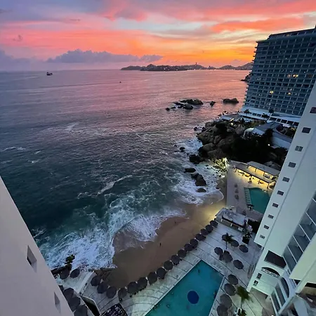SUITE EN TORRES GEMELAS a pie de playa 611-3