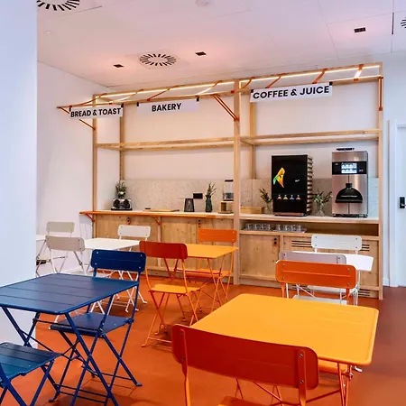 easyHotel Barcelona La Sagrera-3