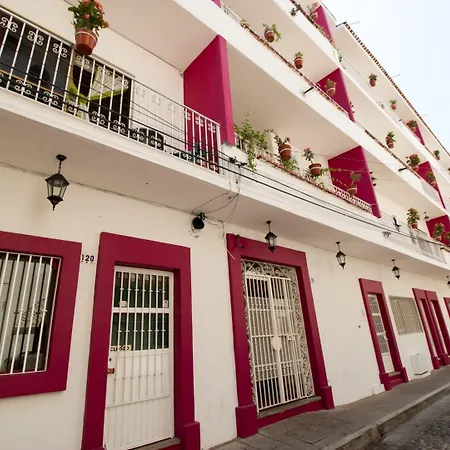 Suites Plaza del Rio - Family Hotel Malecón Centro-2