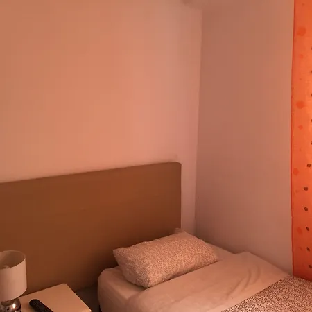 Hostal The Monkey Room-2