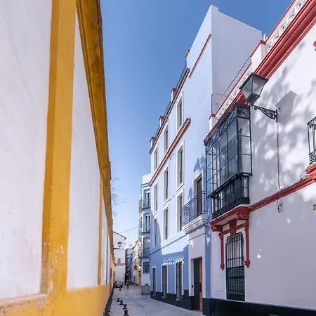 Luxury Apartment Overlooking Casa Pilatos-3
