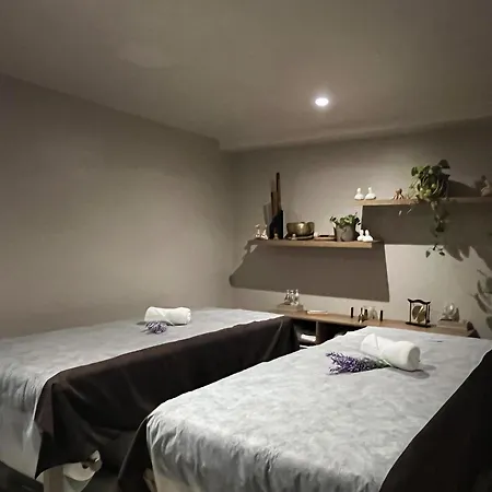 York Medellin, Curio Collection By Hilton-2