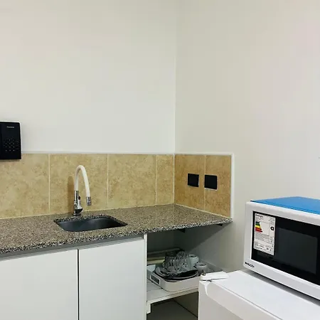 Monoambiente Compacto con Patio - Equipado para 3 huéspedes-3