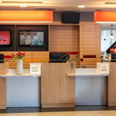 Ibis Barcelona Meridiana-2