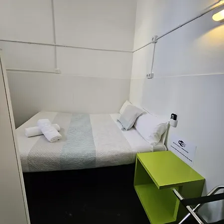 Central And Basic Universitat For Young Hostel-2