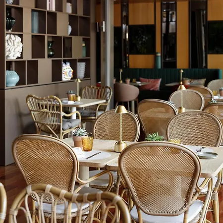 Crowne Plaza Madrid - Centre Retiro by IHG-3