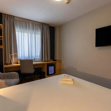 Travelodge Madrid Arturo Soria-3