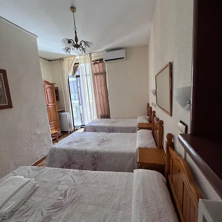 Hostal Fuentesol-3