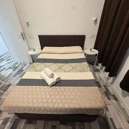 Hostal Andrea Granvia-3