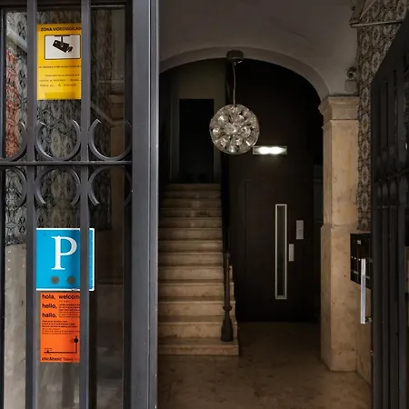Chic&Basic Tallers Hostal-2