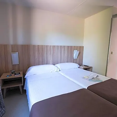 Albergue Monte Do Gozo-2