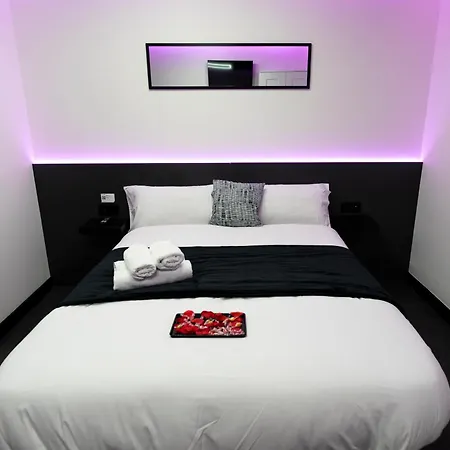 Mad Rooms-2