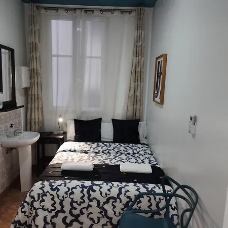 CH Catrachos Rooms-3