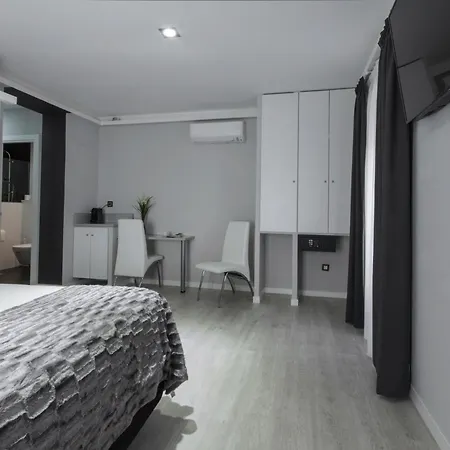 Hostal Overnight Madrid-3