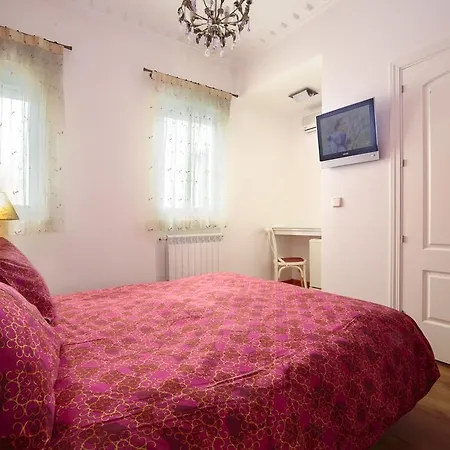 Hostal Adria Santa Ana-2