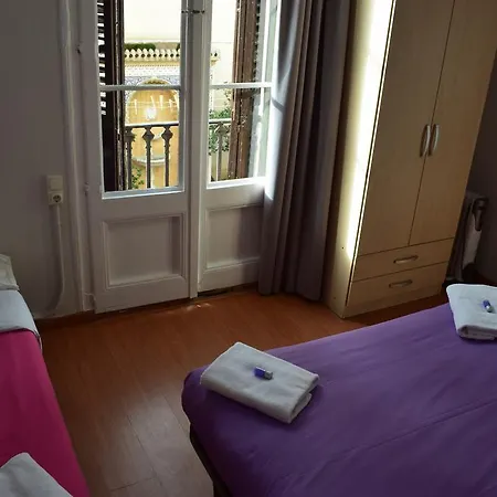 Hostal MiMi Las Ramblas-3