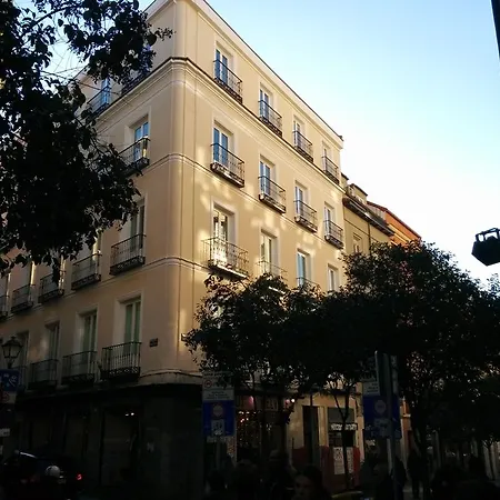 Nuria Hostal-2